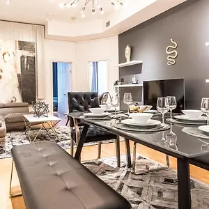 Spacious 2 Bedroom In The Heart Of , Montreal Canada