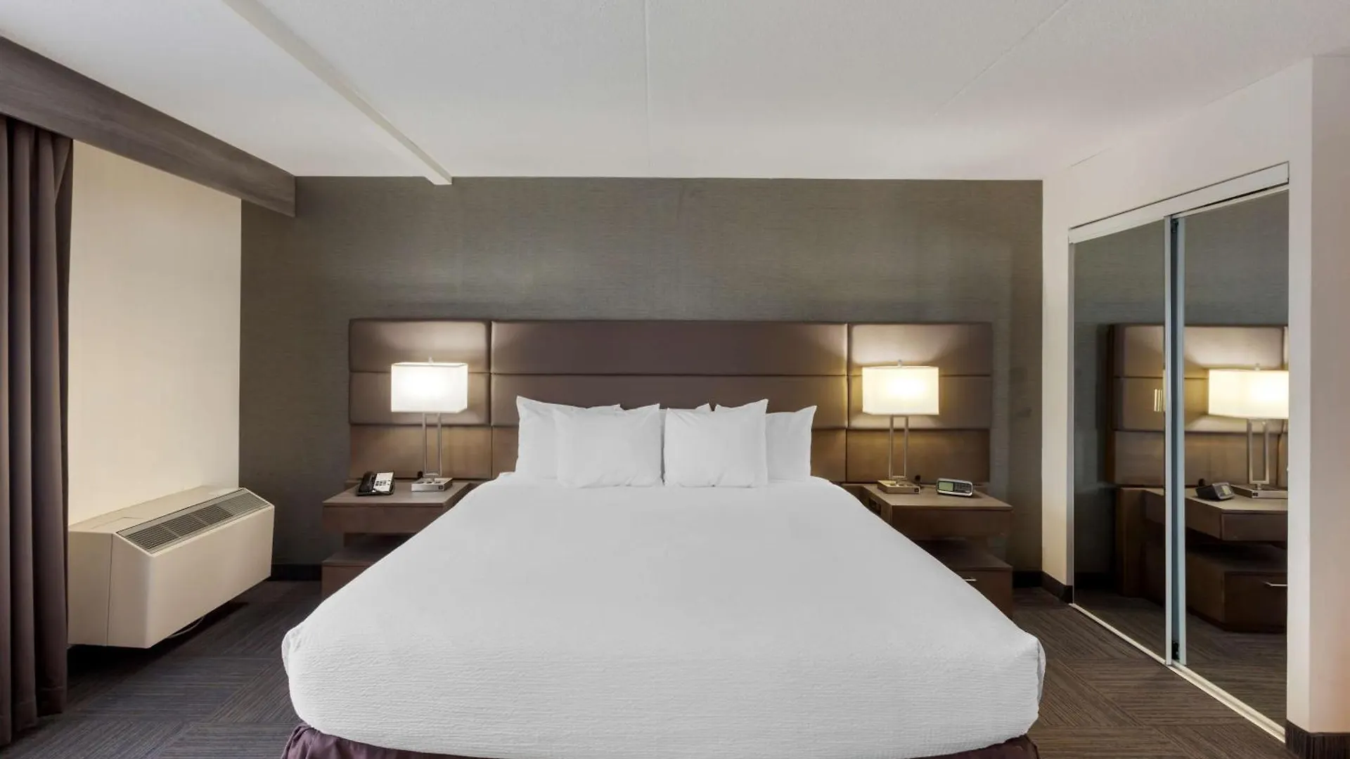 Best Western Plus Toronto Airport Hotel Mississauga