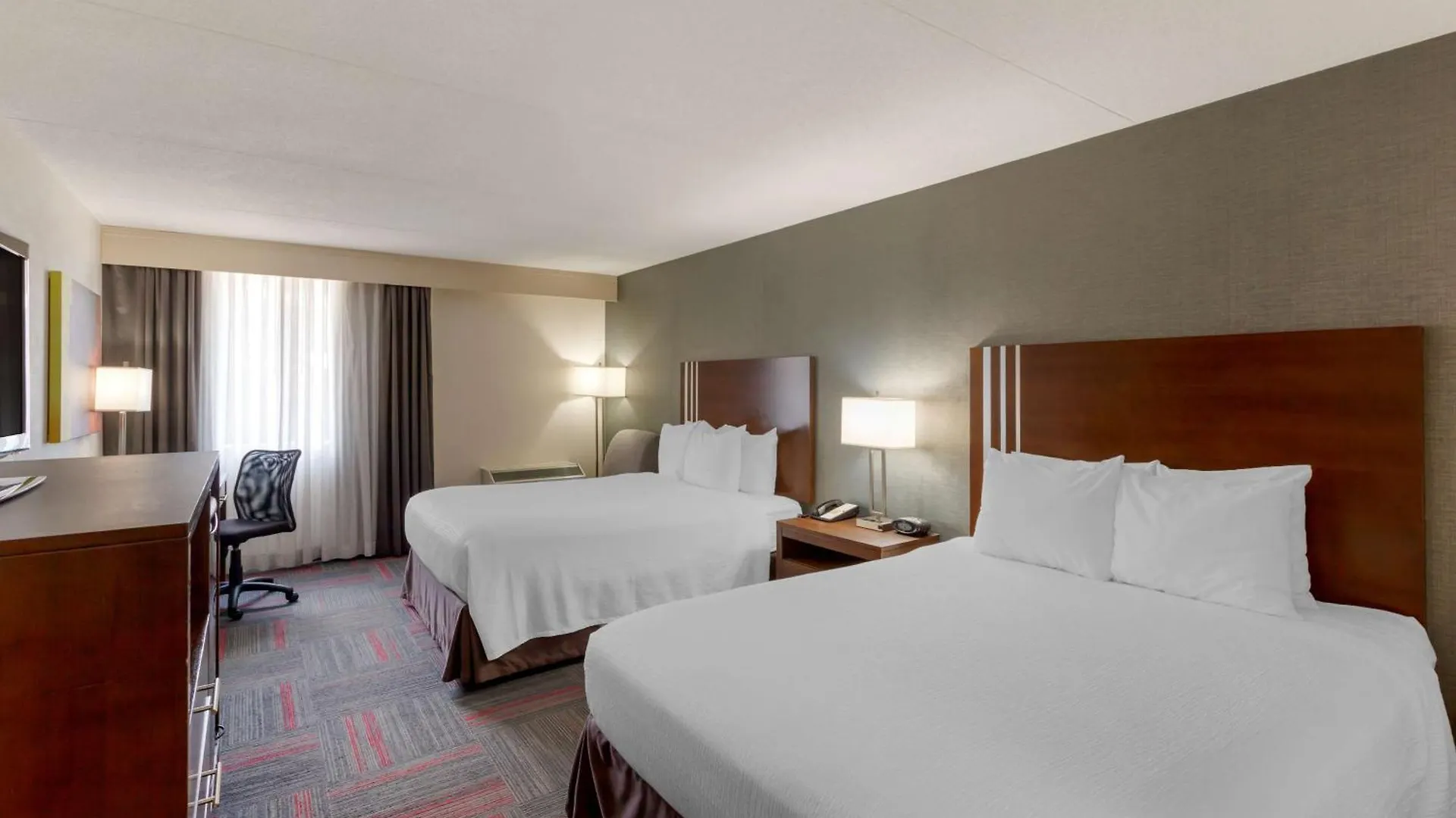 Best Western Plus Toronto Airport Hotel Mississauga 3*,