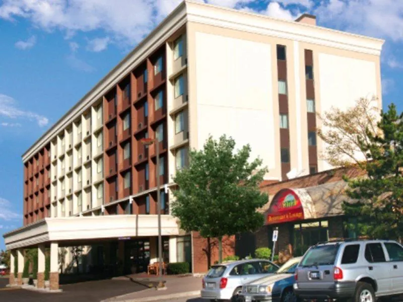 Best Western Plus Toronto Airport Hotel Mississauga 3*,